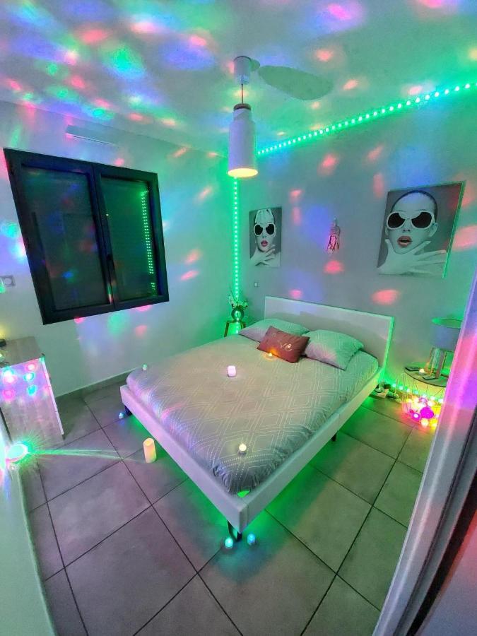Un Sejour Romantique En Couple Avec Jacuzzi Prive Chromotherapie Jardin Maison Privee Ychoux Kültér fotó