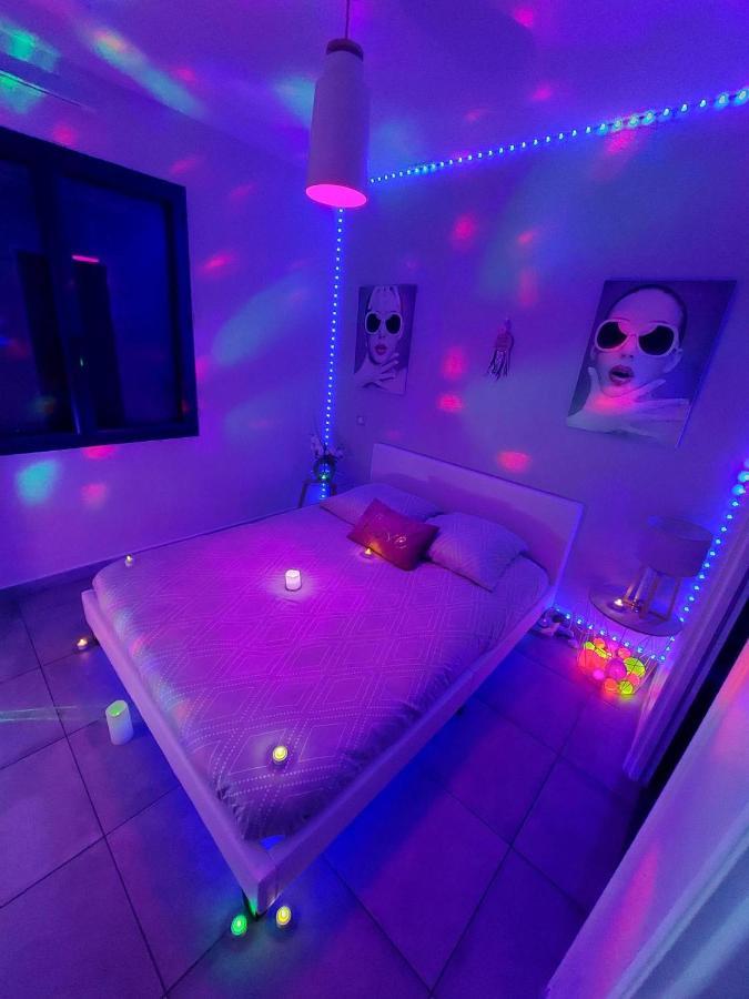 Un Sejour Romantique En Couple Avec Jacuzzi Prive Chromotherapie Jardin Maison Privee Ychoux Kültér fotó