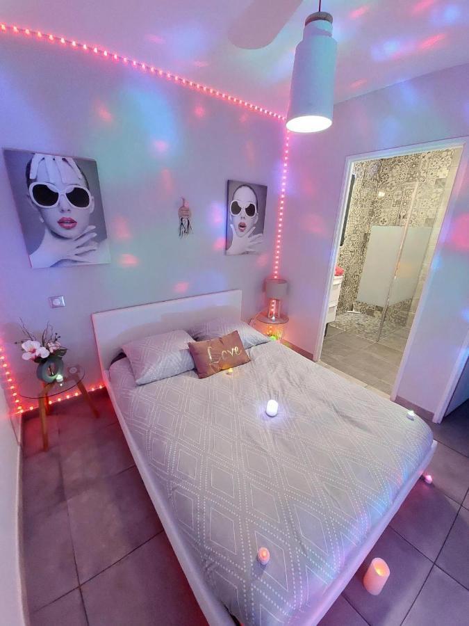 Un Sejour Romantique En Couple Avec Jacuzzi Prive Chromotherapie Jardin Maison Privee Ychoux Kültér fotó