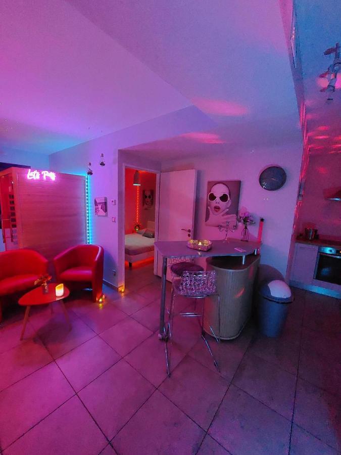 Un Sejour Romantique En Couple Avec Jacuzzi Prive Chromotherapie Jardin Maison Privee Ychoux Kültér fotó